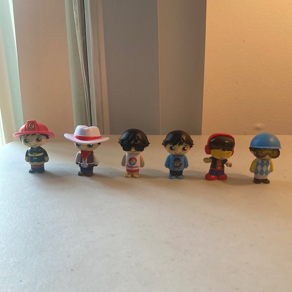 Lot of 6 Micro Figures Ryan’s - Ryans World